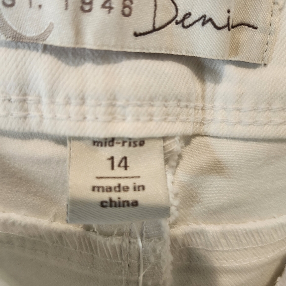 NWT Est 1946 Denim White shorts mid-rise - Picture 9 of 10